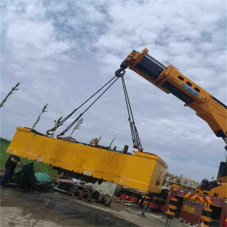 界首随车吊吊集装箱怎么吊